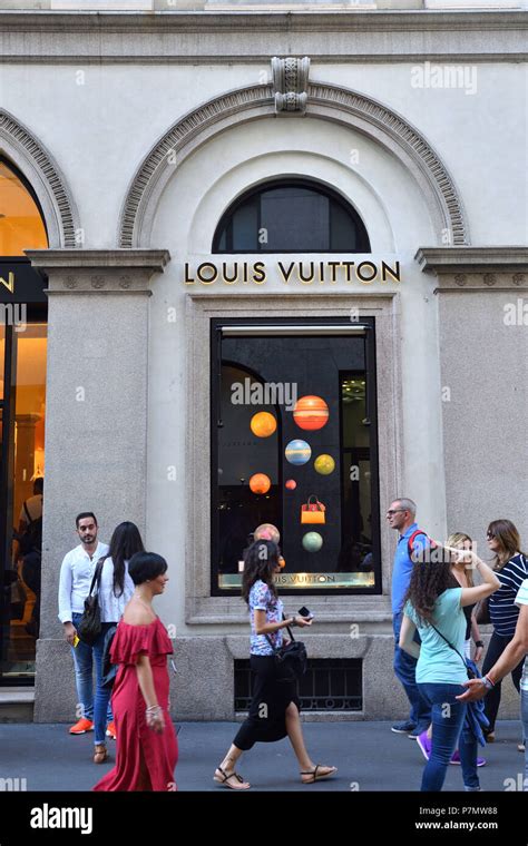 louis vuitton monte napoleone|via montenapoleone fashion district.